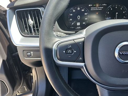 Used 2020 Volvo XC60 T6 Momentum AWD/4WD image 20
