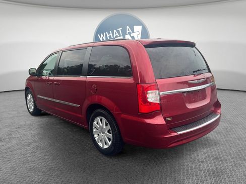 Used 2016 Chrysler Town & Country Touring FWD image 6