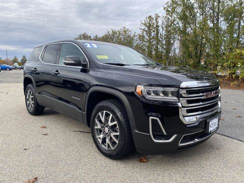 Used 2023 GMC Acadia SLE image 1