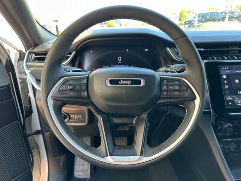 Used 2023 Jeep Grand Cherokee L Laredo image 10