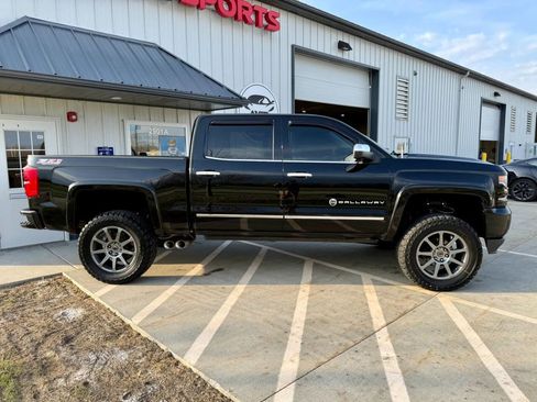 Used 2017 Chevrolet Silverado 1500 LTZ Z71 w/ LTZ Plus Package image 9