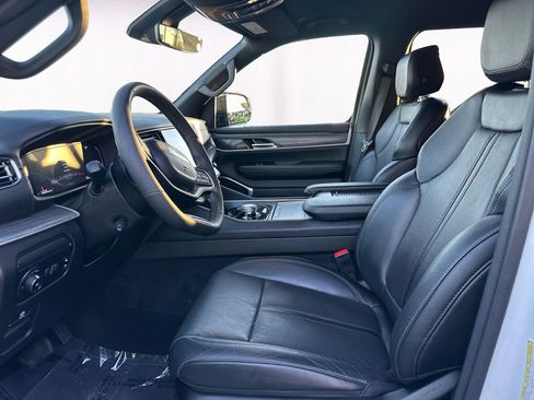 Used 2023 Jeep Wagoneer Series II image 9