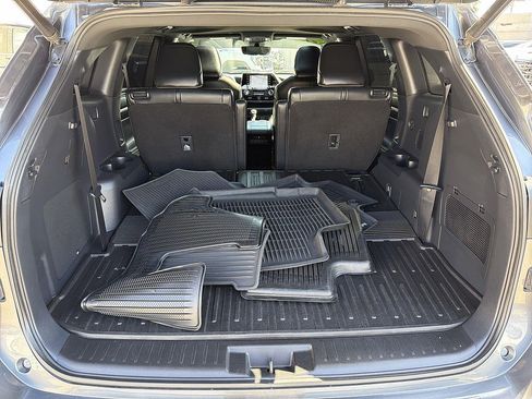 Used 2021 Toyota Highlander XSE FWD image 26