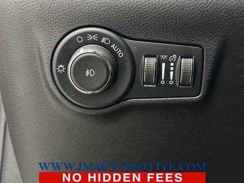 Used 2023 Jeep Compass Latitude w/ Convenience Group AWD/4WD image 34