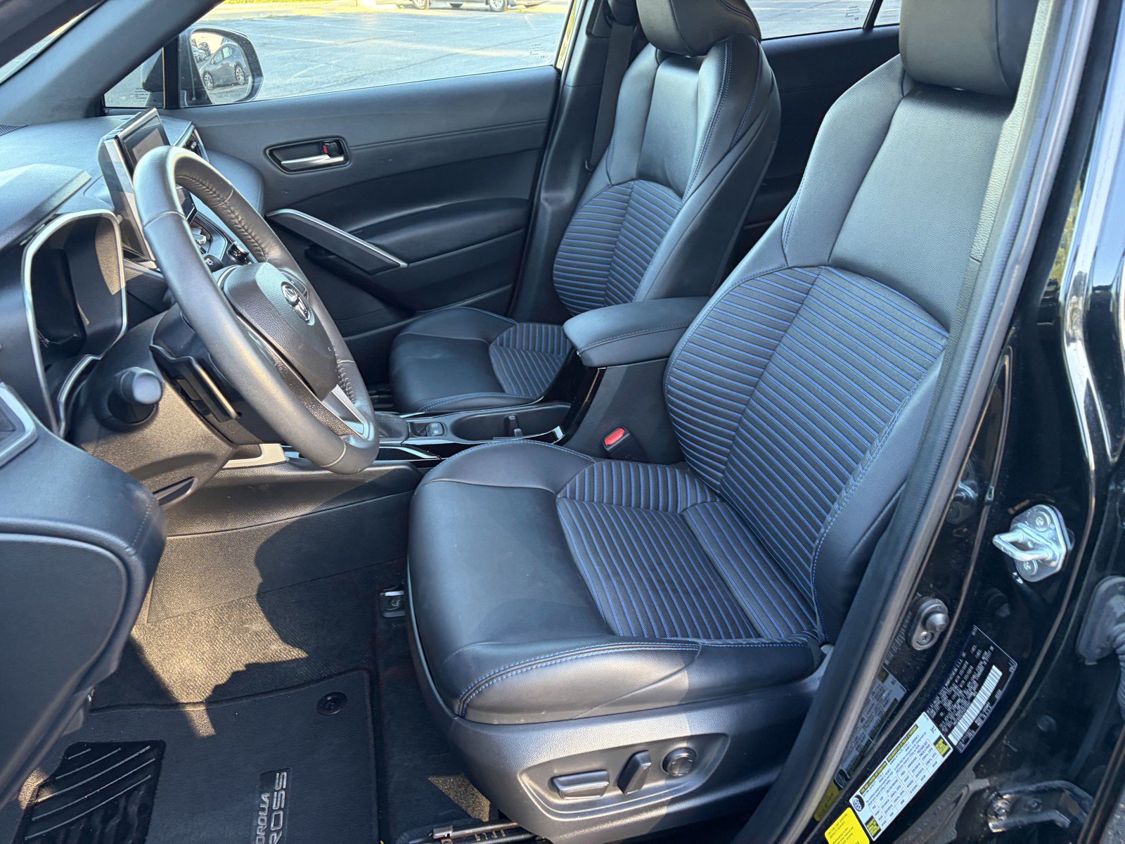 Used 2023 Toyota Corolla Cross AWD Hybrid w/ Convenience Package image 11