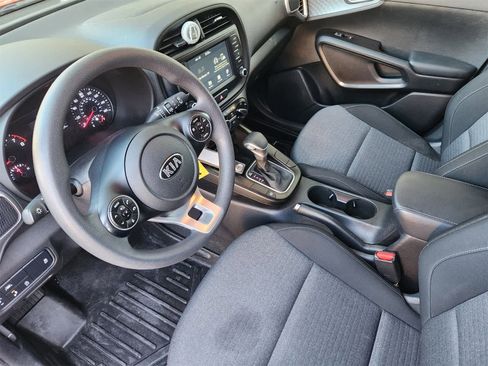 Certified 2021 Kia Soul S image 2