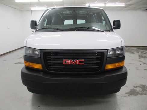 New 2025 GMC Savana 3500 image 9