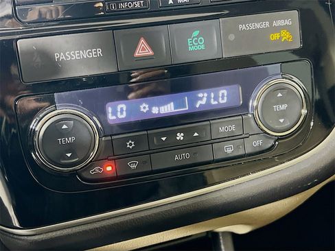 Used 2016 Mitsubishi Outlander GT image 16