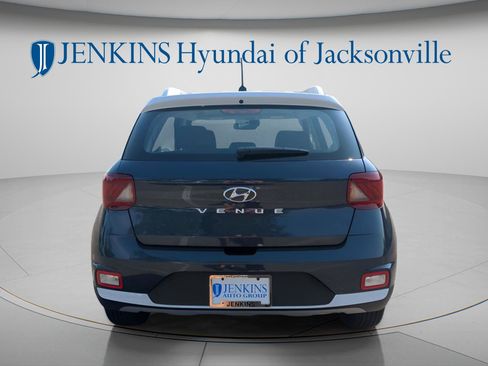 New 2025 Hyundai Venue Limited FWD image 4