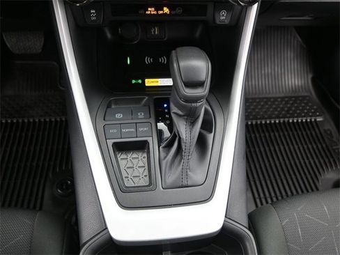 Used 2024 Toyota RAV4 XLE w/ Convenience Package image 7