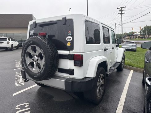 Used 2017 Jeep Wrangler Unlimited Sahara w/ Connectivity Group AWD/4WD image 9