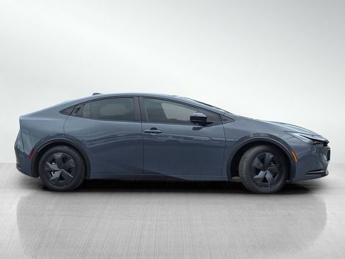 Used 2024 Toyota Prius LE FWD image 4