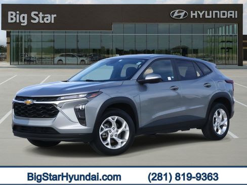 Used 2025 Chevrolet Trax LS w/ LS Convenience Package image 1