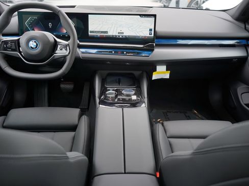 Used 2025 BMW i5 xDrive40 w/ M Sport Package image 14