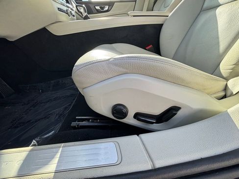 Used 2020 Volvo S60 T6 Momentum w/ Protection Package image 13