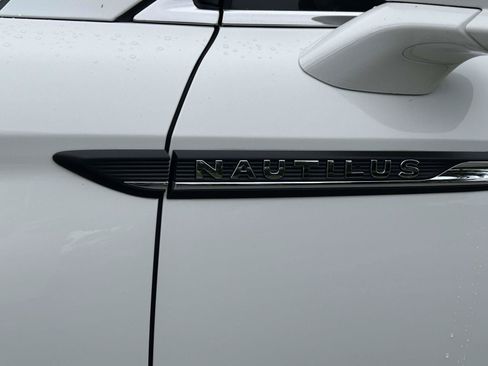 Used 2022 Lincoln Nautilus Reserve AWD/4WD image 13