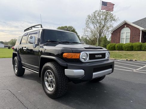 Used 2013 Toyota FJ Cruiser 4WD w/ Convenience Pkg image 8