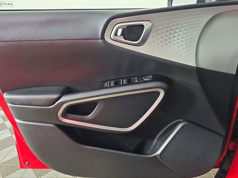 Used 2023 Kia Soul LX w/ LX Technology Package image 33