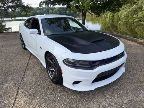 Used 2019 Dodge Charger SRT Hellcat w/ Navigation & Travel Group RWD image 2