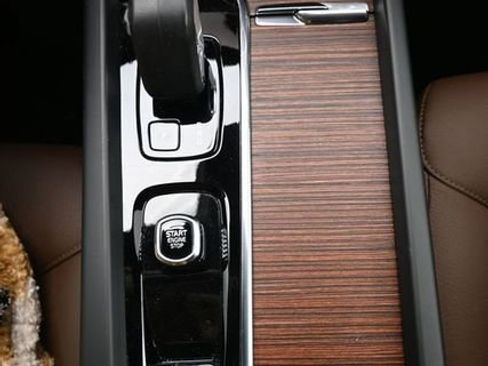 Used 2025 Volvo V60 B5 Cross Country Plus image 10