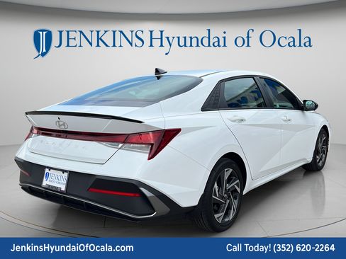 Certified 2025 Hyundai Elantra Sport FWD image 3