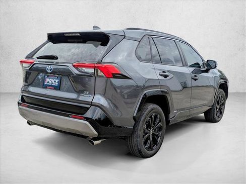 Used 2023 Toyota RAV4 SE image 5