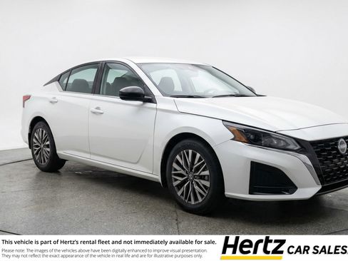 Used 2025 Nissan Altima 2.5 SV image 1