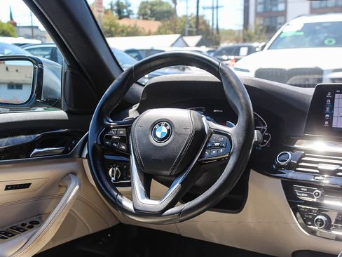 Used 2020 BMW 530e xDrive AWD/4WD image 13