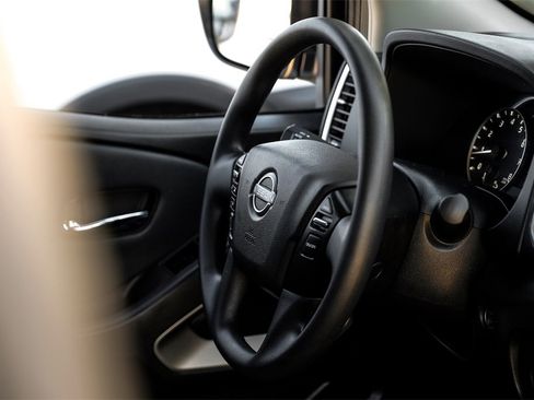 Used 2022 Nissan Frontier SV image 11