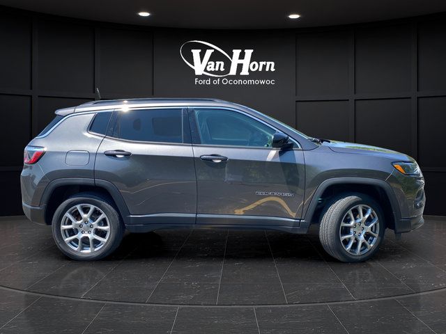 Used 2022 Jeep Compass Latitude AWD/4WD image 8