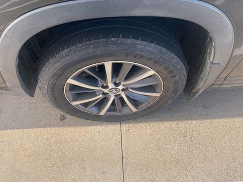 Used 2018 Toyota Highlander XLE image 2