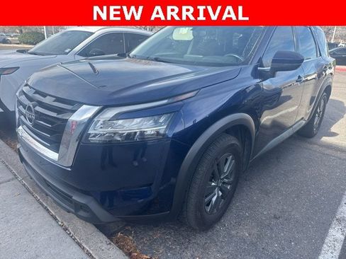 Used 2022 Nissan Pathfinder SV w/ SV Premium Package image 7
