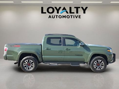Used 2022 Toyota Tacoma TRD Sport w/ TRD Premium Sport Package image 6