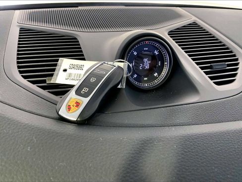 Certified 2025 Porsche Cayenne image 21