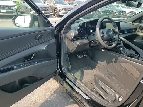 New 2025 Hyundai Elantra SEL image 12