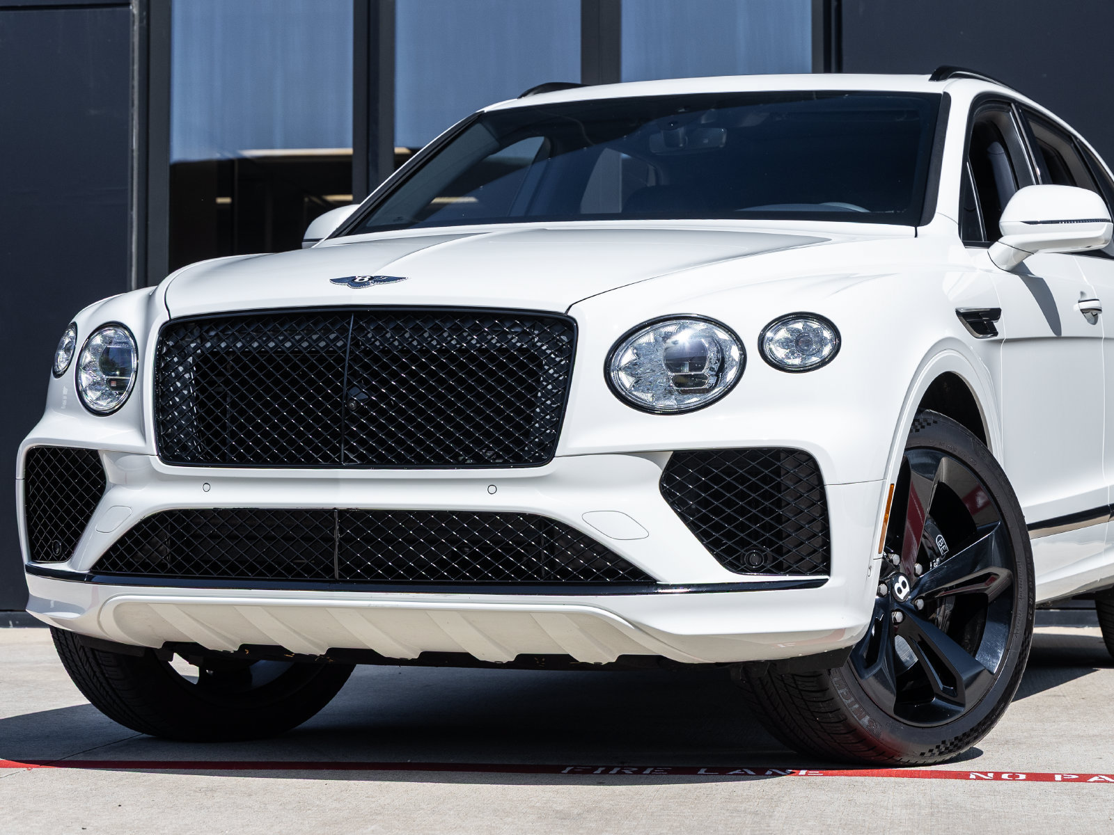 Used 2021 Bentley Bentayga AWD/4WD image 3
