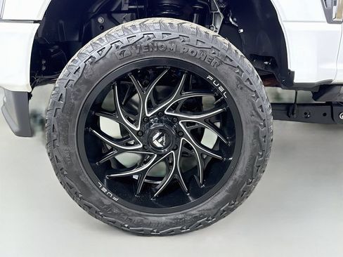 Used 2023 Ford F350 Platinum w/ FX4 Off-Road Package AWD/4WD image 34