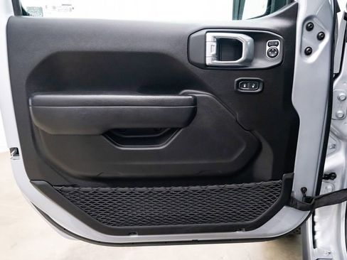 Used 2024 Jeep Wrangler Unlimited image 22