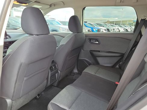 Used 2022 Nissan Rogue SV FWD image 9