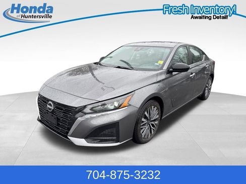 Used 2024 Nissan Altima 2.5 SV image 4