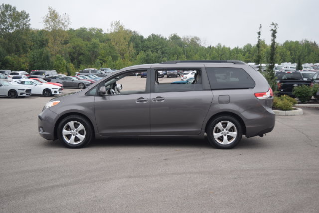 Used 2014 Toyota Sienna LE FWD image 22