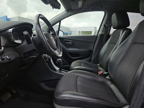 Used 2022 Chevrolet Trax LT w/ LT Convenience Package image 10