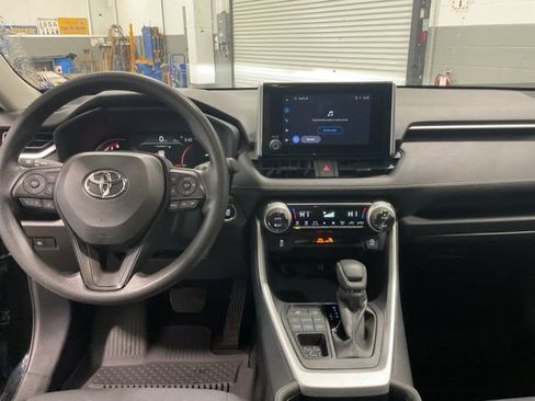 Used 2025 Toyota RAV4 XLE AWD/4WD image 20