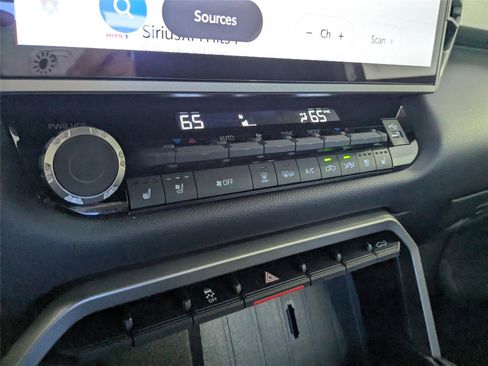 Used 2025 Toyota Tundra Limited image 19