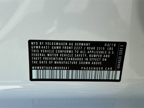 Used 2018 Volkswagen e-Golf SE image 27