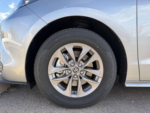 Used 2025 Toyota Sienna XLE w/ XLE Plus Package image 39