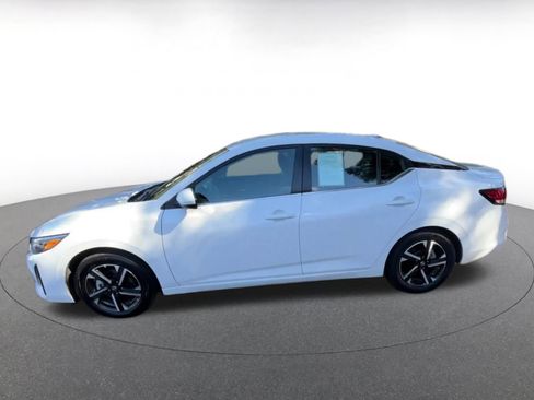 Used 2025 Nissan Sentra SV image 9