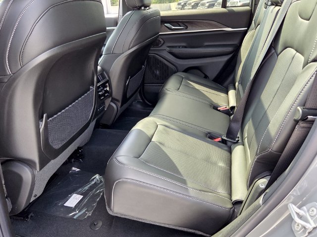 New 2027 Jeep Grand Cherokee Limited AWD/4WD image 12