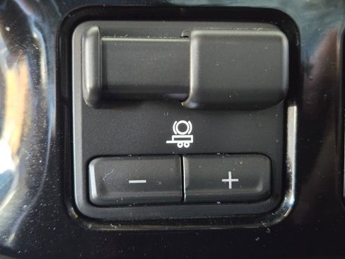 Used 2024 Chevrolet Silverado 2500 LTZ AWD/4WD image 31