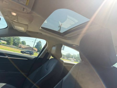 Used 2019 Ford Fusion Titanium FWD image 10